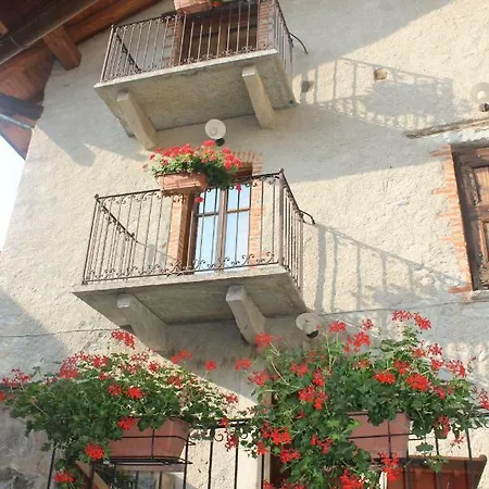 La Maison Des Vignerons D'hotes * Donnaz